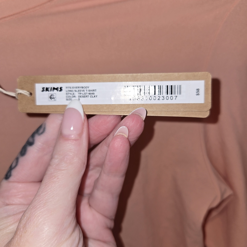 SKIMS Long Sleeve Fits Everybody - Picture 2 of 3